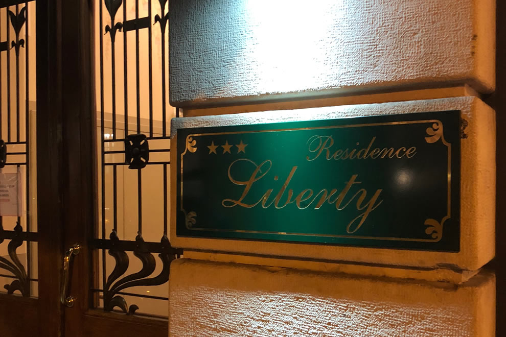 L'ingresso della struttura. Aperta 24 ore al giorno ti permette di entrare ed uscire in libertà 